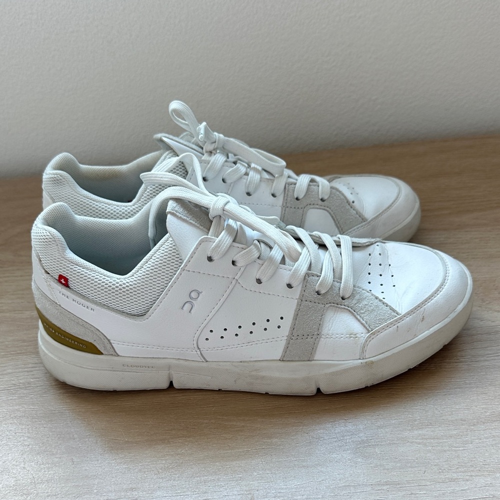 On Cloud The Roger Women’s White Sneakers size 9.5